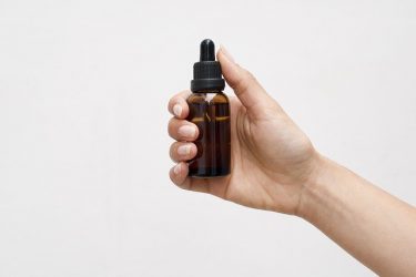 Pourquoi les personnes âgées se tournent vers le CBD pour sentir mieux